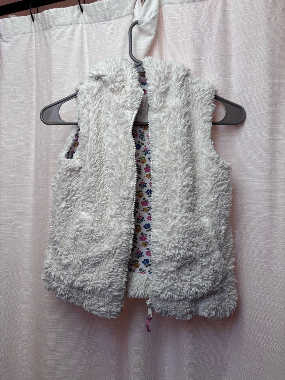 Mini Boden Plush Faux-Fur Kids Vest - White